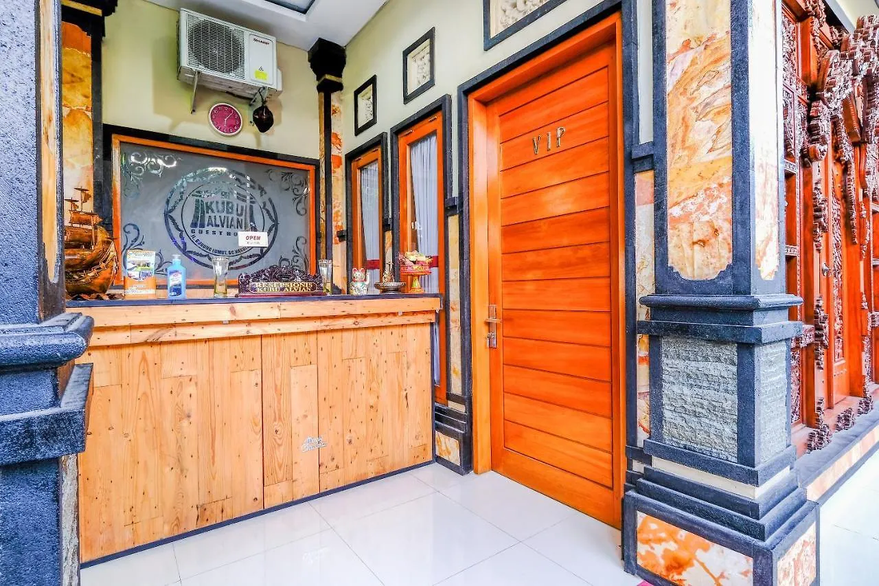 Szálloda Oyo 3771 Kubu Alvian Guest House Denpasar